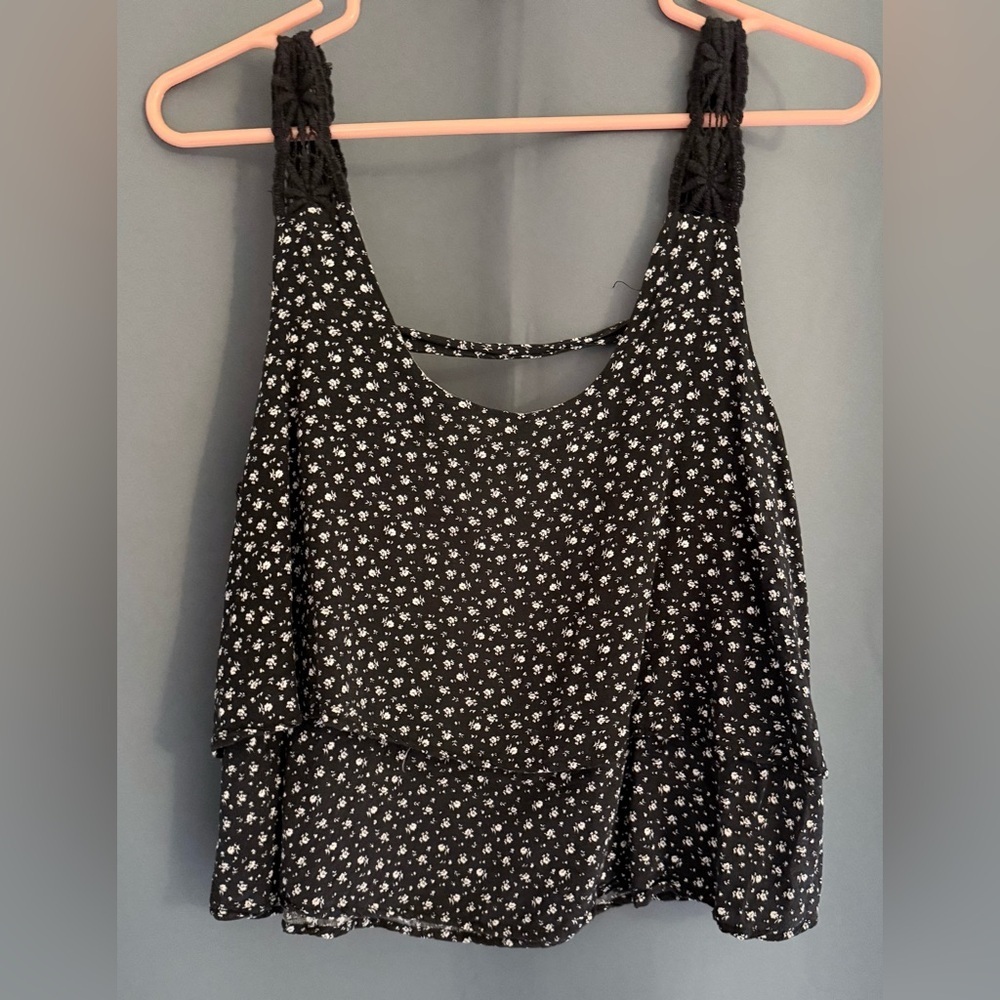 En Crème Navy Floral Two-Tier Ruffle Top - size small